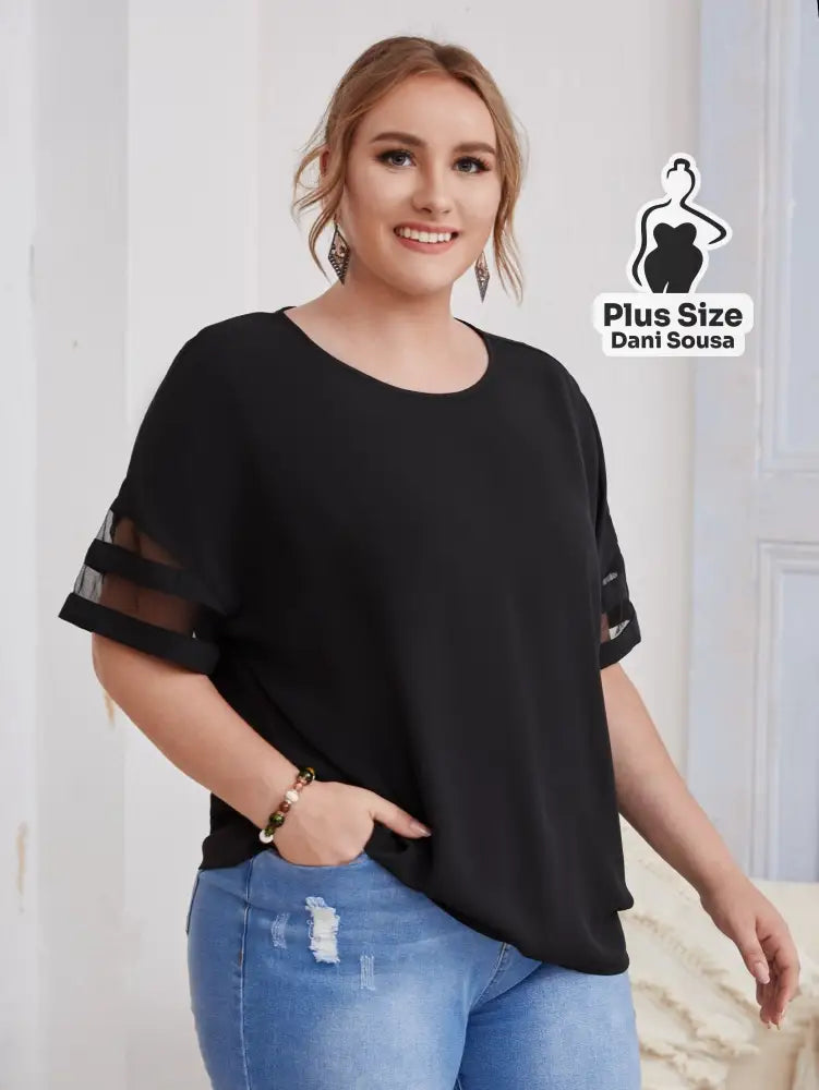 Blusa Básica Com Detalhe De Transparência Nas Mangas Plus Size Blusa Básica Com Detalhe De Transparência Nas Mangas