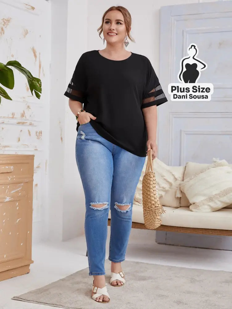 Blusa Básica Com Detalhe De Transparência Nas Mangas Plus Size Blusa Básica Com Detalhe De Transparência Nas Mangas