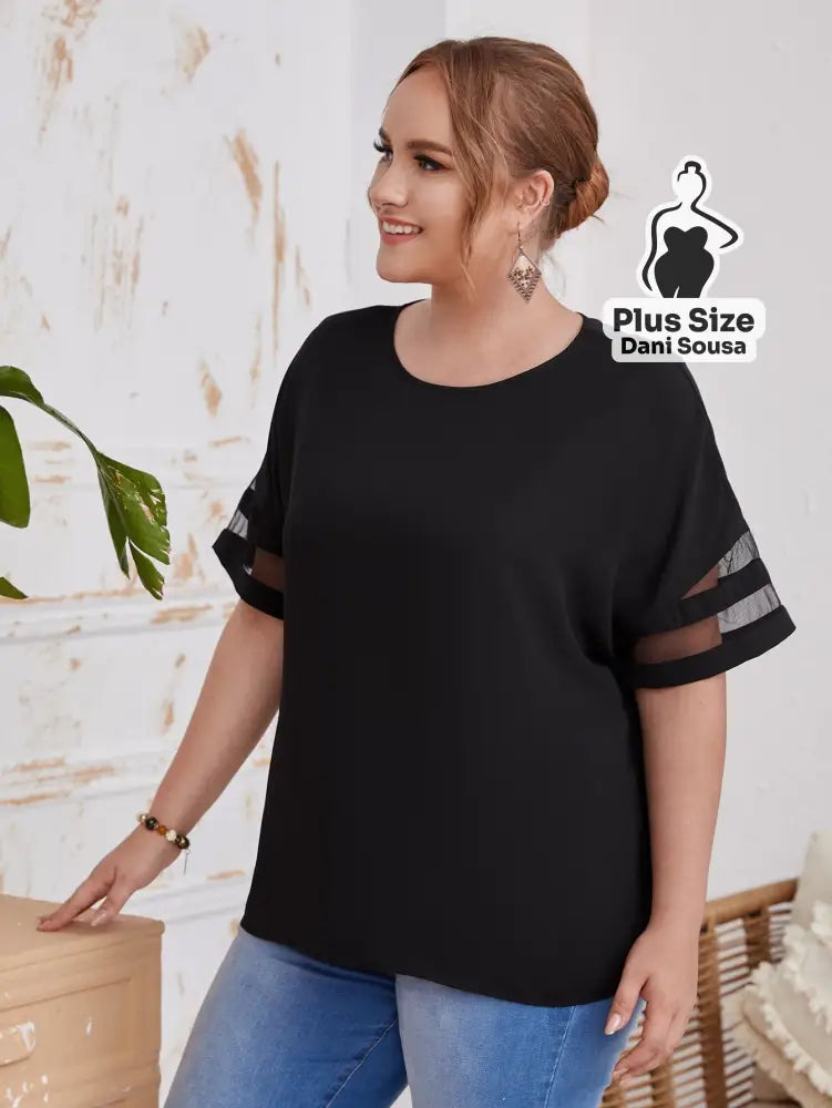 Blusa Básica Com Detalhe De Transparência Nas Mangas Plus Size Blusa Básica Com Detalhe De Transparência Nas Mangas