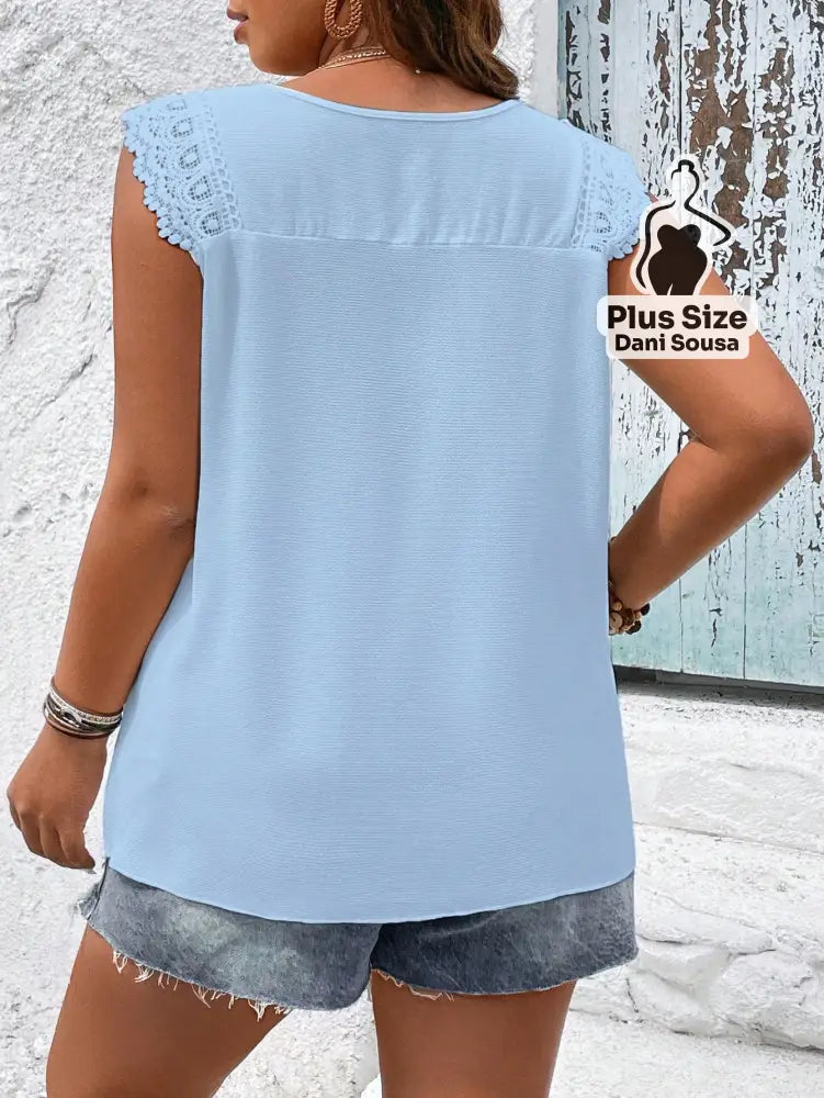 Blusa Bata Bordada com Detalhes Vazados Plus Size Blusa Bata Bordada com Detalhes Vazados Plus Size