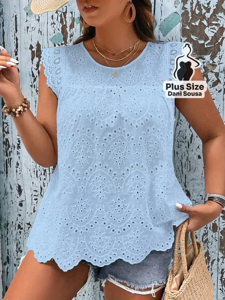 Blusa Bata Bordada com Detalhes Vazados Plus Size Blusa Bata Bordada com Detalhes Vazados Plus Size