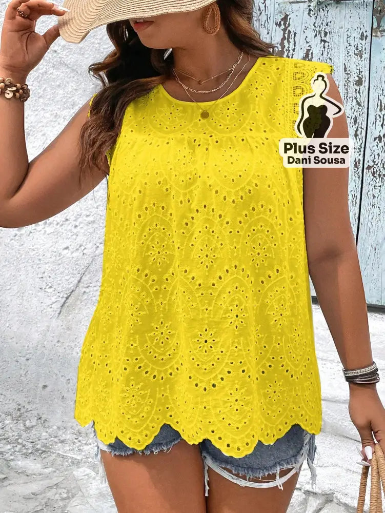 Blusa Bata Bordada com Detalhes Vazados Plus Size Blusa Bata Bordada com Detalhes Vazados Plus Size