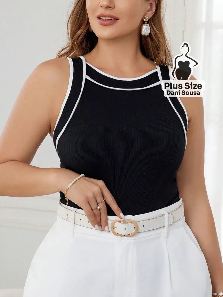Blusa Canelada com Detalhes em Contraste Plus Size Blusa Canelada com Detalhes em Contraste Plus Size