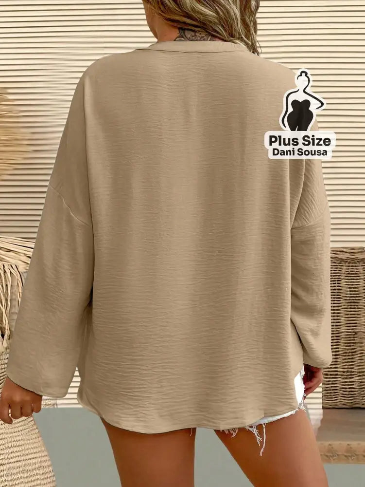Blusa Casual de Manga Longa e Tecido Leve Plus Size Blusa Casual de Manga Longa e Tecido Leve Plus Size