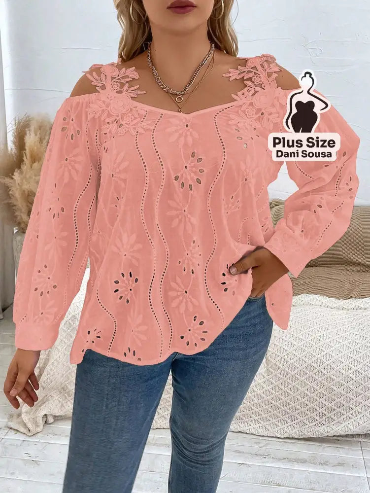 Blusa Ciganinha Com Bordado Vazado e Detalhes Florais Plus Size Rosa Empoeirado / G Blusa Ciganinha Com Bordado Vazado