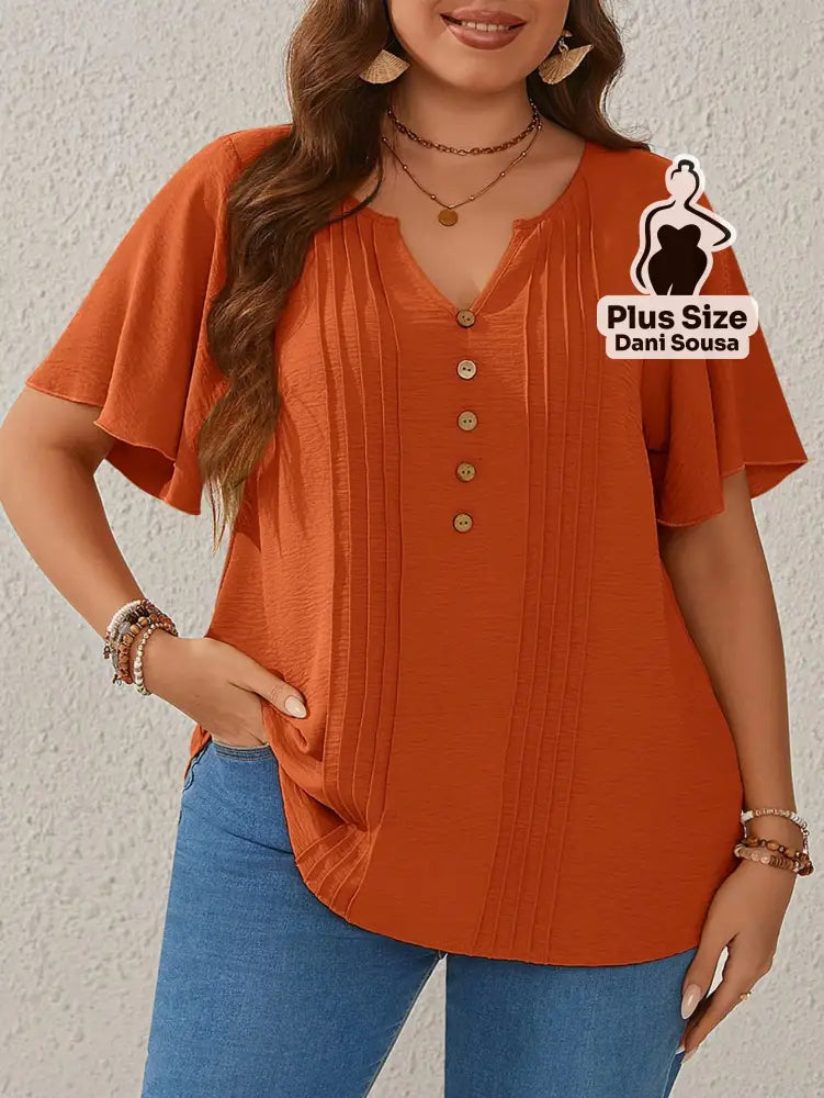 Blusa Com Botões Decorativos E Detalhes De Pregas Plus Size Blusa Com Botões Decorativos E Detalhes De Pregas Plus Size