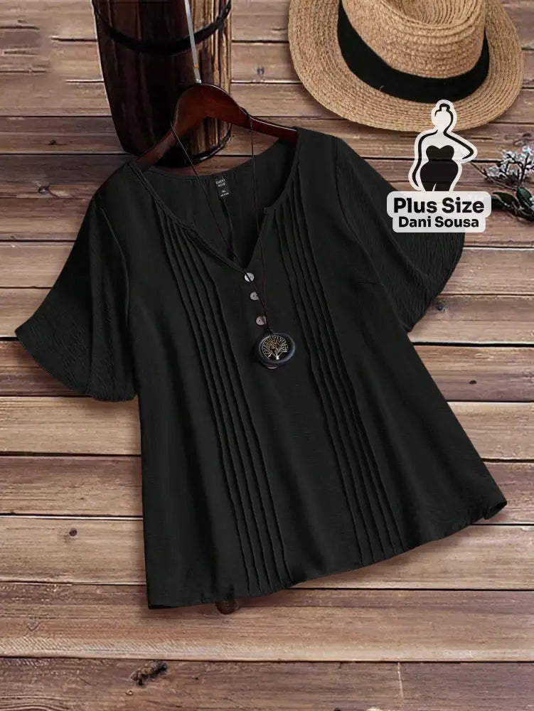 Blusa Com Botões Decorativos E Detalhes De Pregas Plus Size Blusa Com Botões Decorativos E Detalhes De Pregas Plus Size