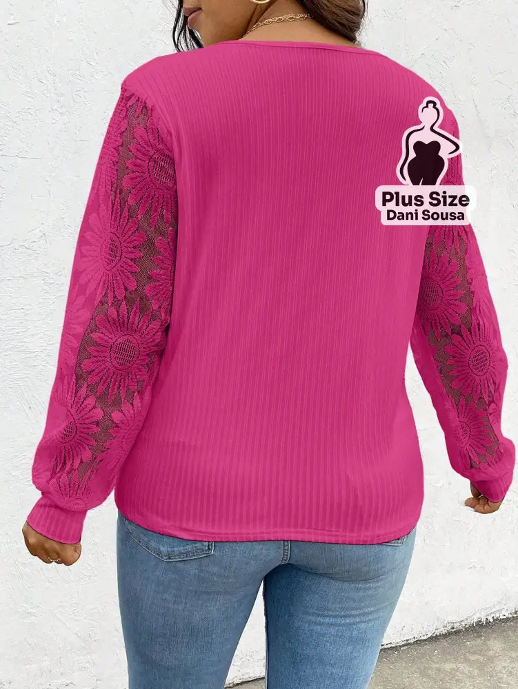Blusa Com Decote Em V e Mangas Rendadas Plus Size Blusa Com Decote Em V e Mangas Rendadas Plus Size