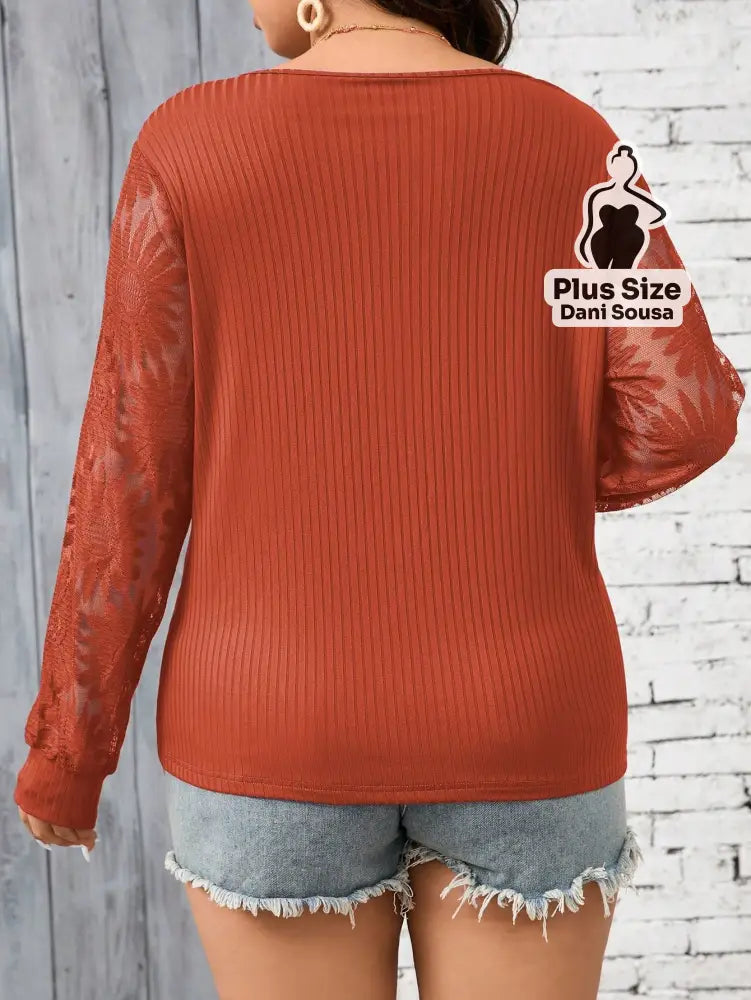 Blusa Com Decote Em V e Mangas Rendadas Plus Size Blusa Com Decote Em V e Mangas Rendadas Plus Size