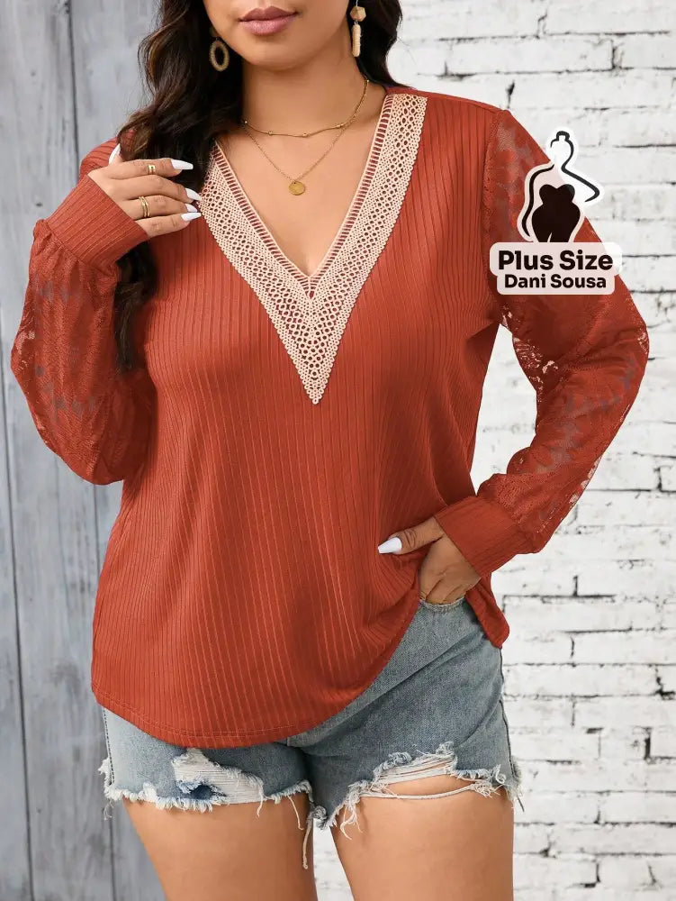 Blusa Com Decote Em V e Mangas Rendadas Plus Size Blusa Com Decote Em V e Mangas Rendadas Plus Size