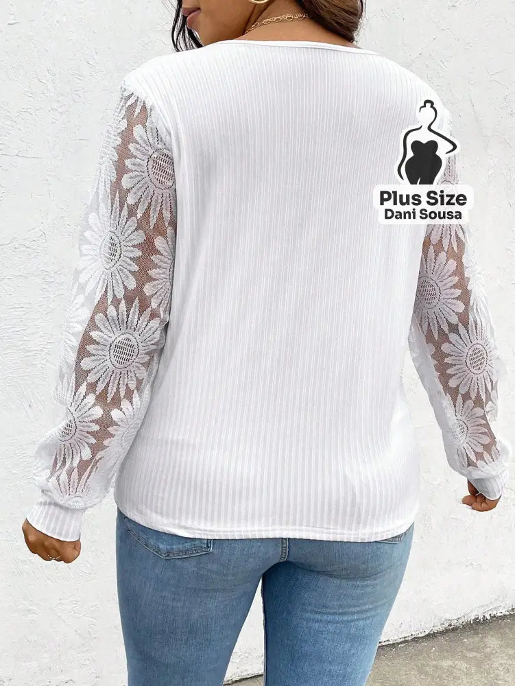 Blusa Com Decote Em V e Mangas Rendadas Plus Size Blusa Com Decote Em V e Mangas Rendadas Plus Size