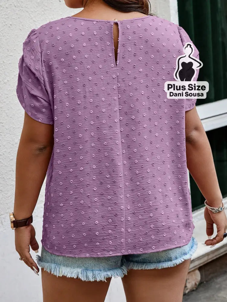 Blusa Com Detalhe Franzido Nas Mangas e Textura Delicada Plus Size Blusa Com Detalhe Franzido Nas Mangas e Textura