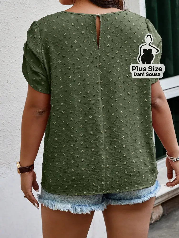 Blusa Com Detalhe Franzido Nas Mangas e Textura Delicada Plus Size Blusa Com Detalhe Franzido Nas Mangas e Textura