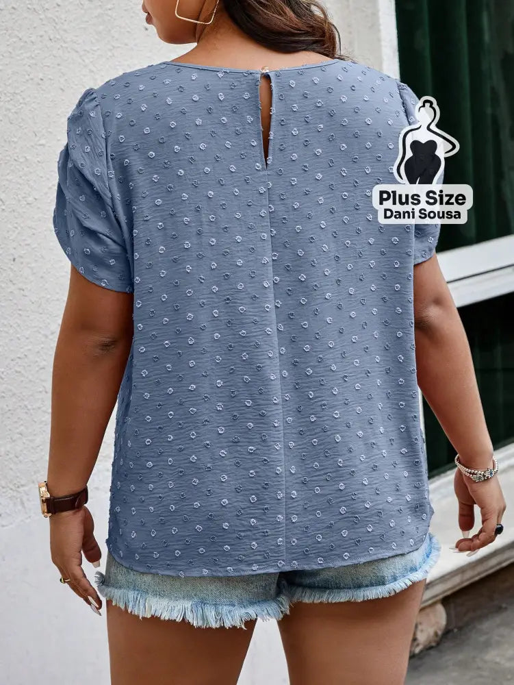 Blusa Com Detalhe Franzido Nas Mangas e Textura Delicada Plus Size Blusa Com Detalhe Franzido Nas Mangas e Textura