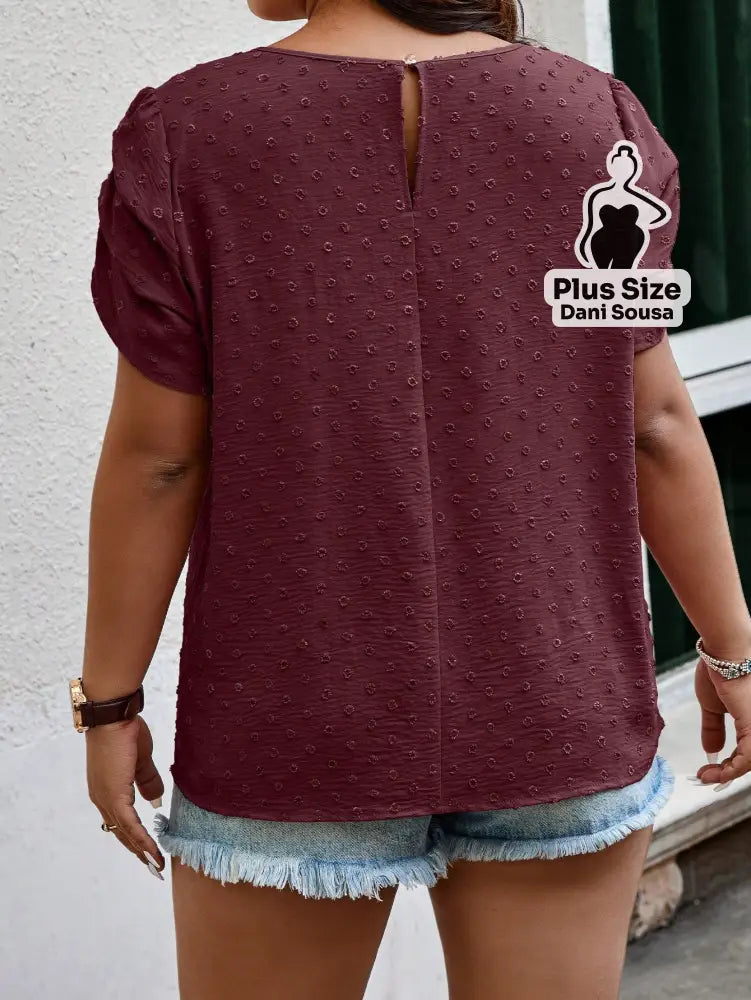 Blusa Com Detalhe Franzido Nas Mangas e Textura Delicada Plus Size Blusa Com Detalhe Franzido Nas Mangas e Textura
