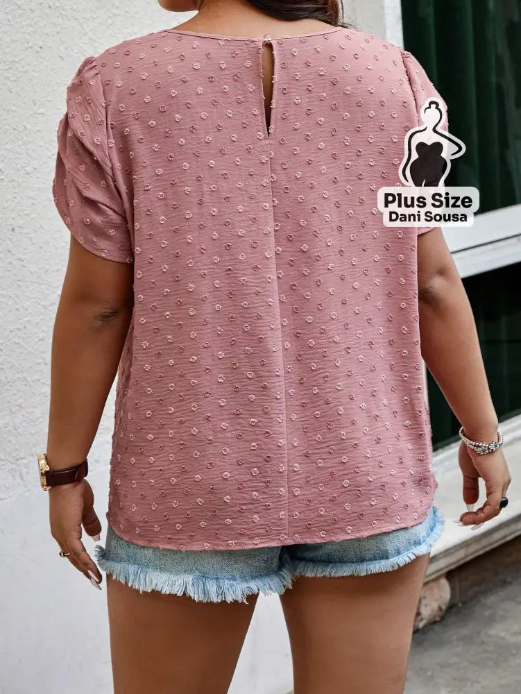 Blusa Com Detalhe Franzido Nas Mangas e Textura Delicada Plus Size Blusa Com Detalhe Franzido Nas Mangas e Textura