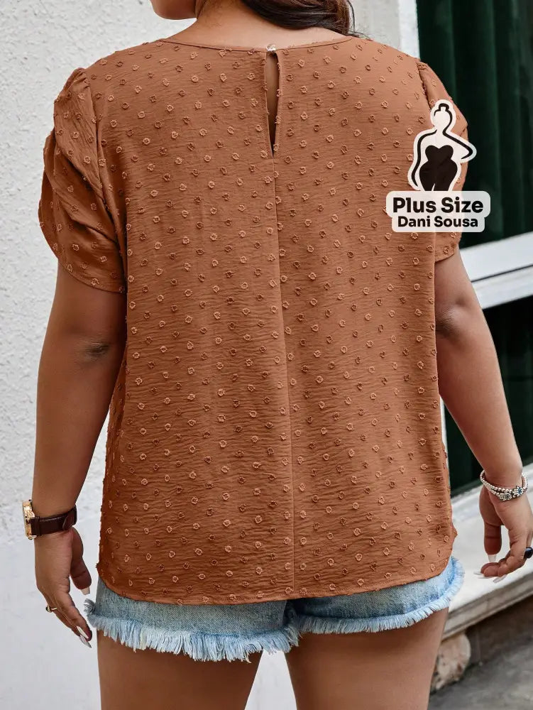 Blusa Com Detalhe Franzido Nas Mangas e Textura Delicada Plus Size Blusa Com Detalhe Franzido Nas Mangas e Textura