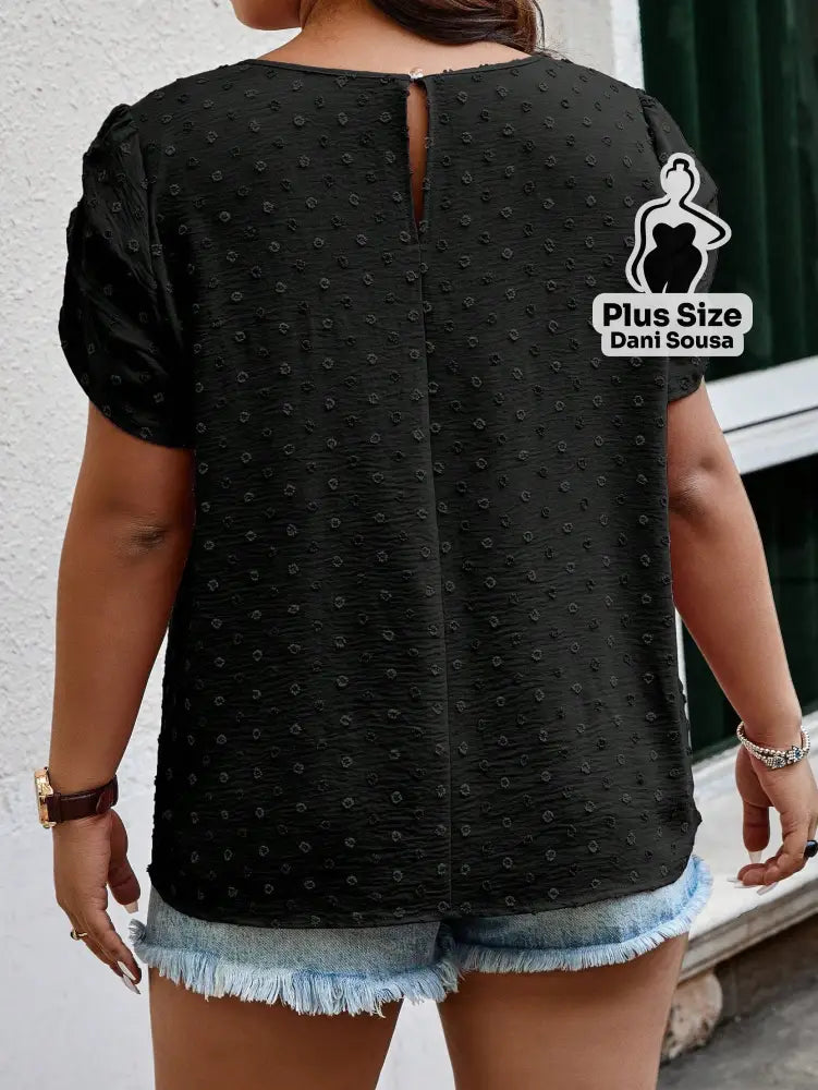 Blusa Com Detalhe Franzido Nas Mangas e Textura Delicada Plus Size Blusa Com Detalhe Franzido Nas Mangas e Textura