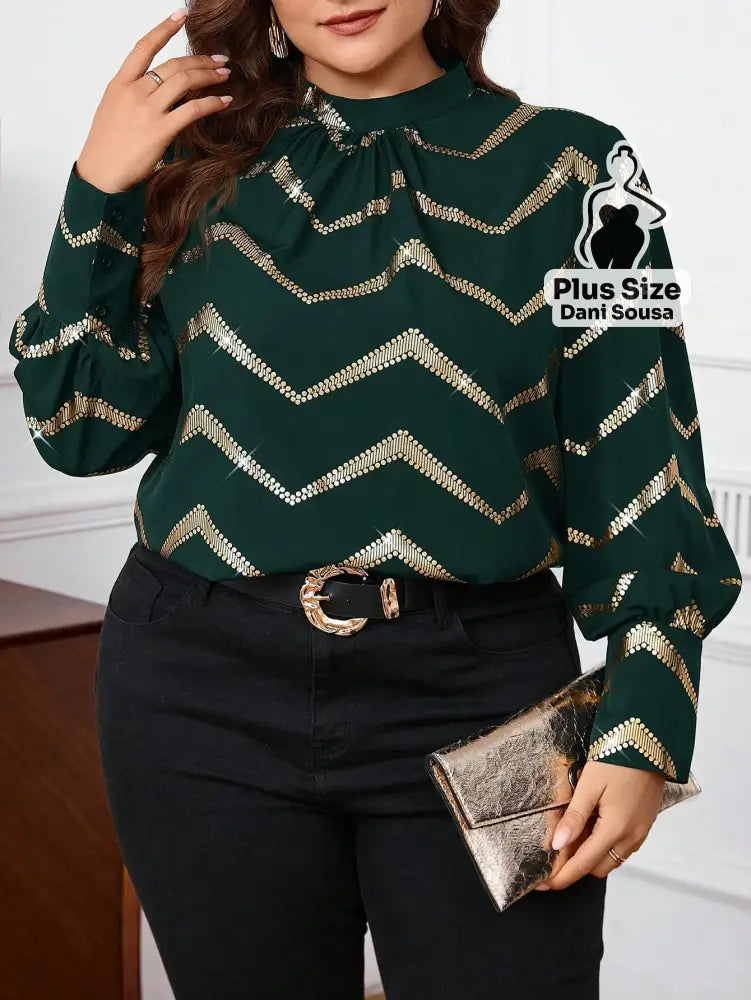 Blusa Com Gola Franzida E Estampa Moderna Plus Size Conjunto Cropped e Shorts Estampado com Detalhes de Renda Plus Size