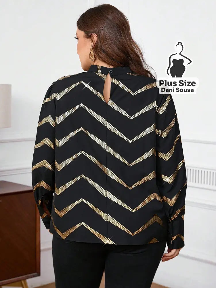 Blusa Com Gola Franzida E Estampa Moderna Plus Size Conjunto Cropped e Shorts Estampado com Detalhes de Renda Plus Size