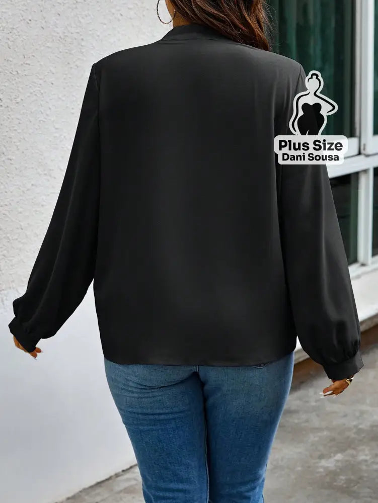 Blusa Com Laço e Manga Longa Elegante Plus Size Blusa Com Laço e Manga Longa Elegante Plus Size