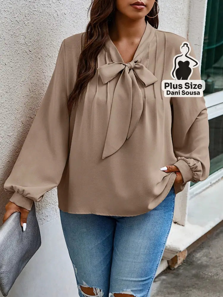 Blusa Com Laço e Manga Longa Elegante Plus Size Blusa Com Laço e Manga Longa Elegante Plus Size