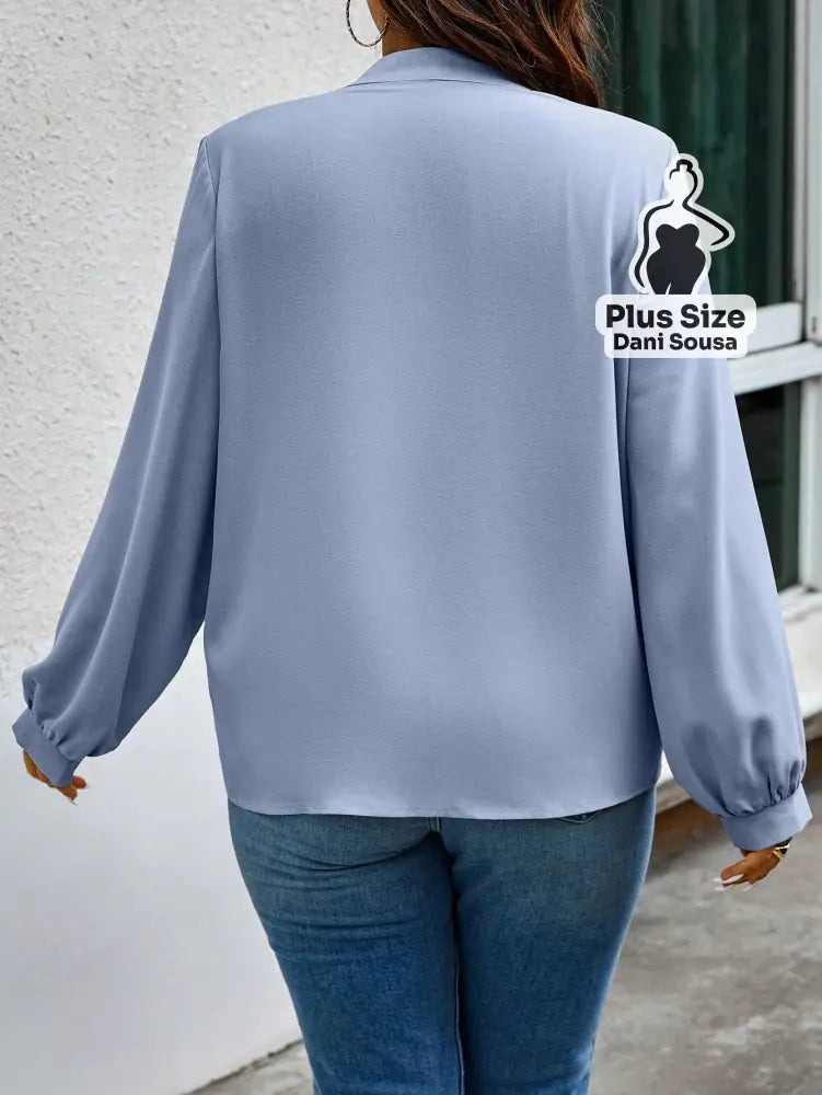 Blusa Com Laço e Manga Longa Elegante Plus Size Blusa Com Laço e Manga Longa Elegante Plus Size