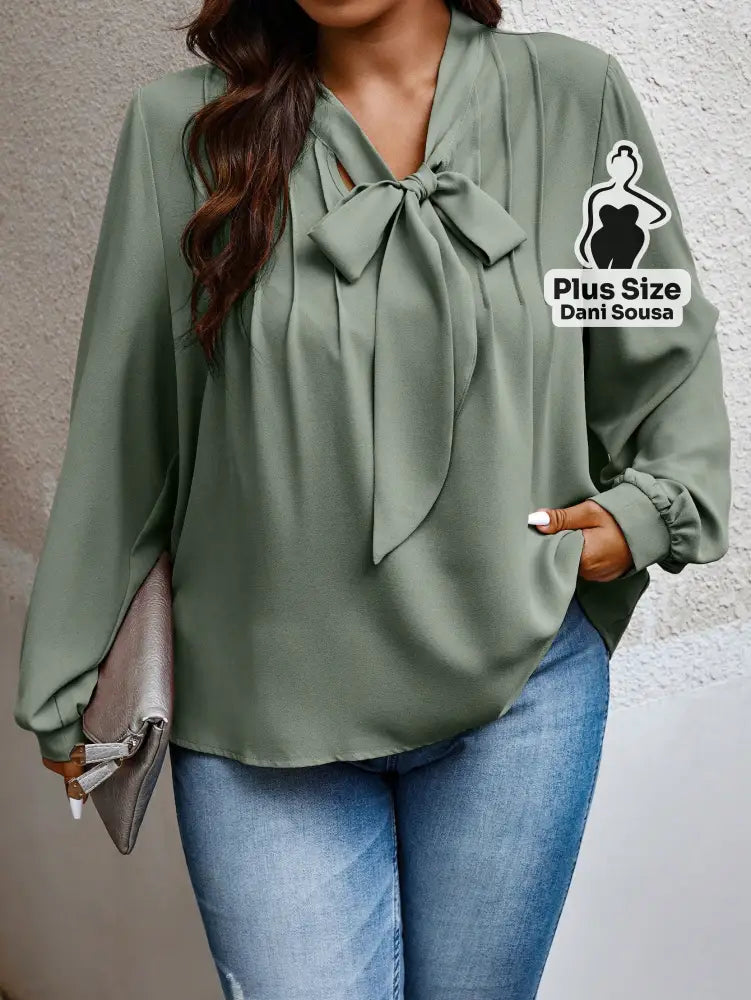 Blusa Com Laço e Manga Longa Elegante Plus Size Blusa Com Laço e Manga Longa Elegante Plus Size