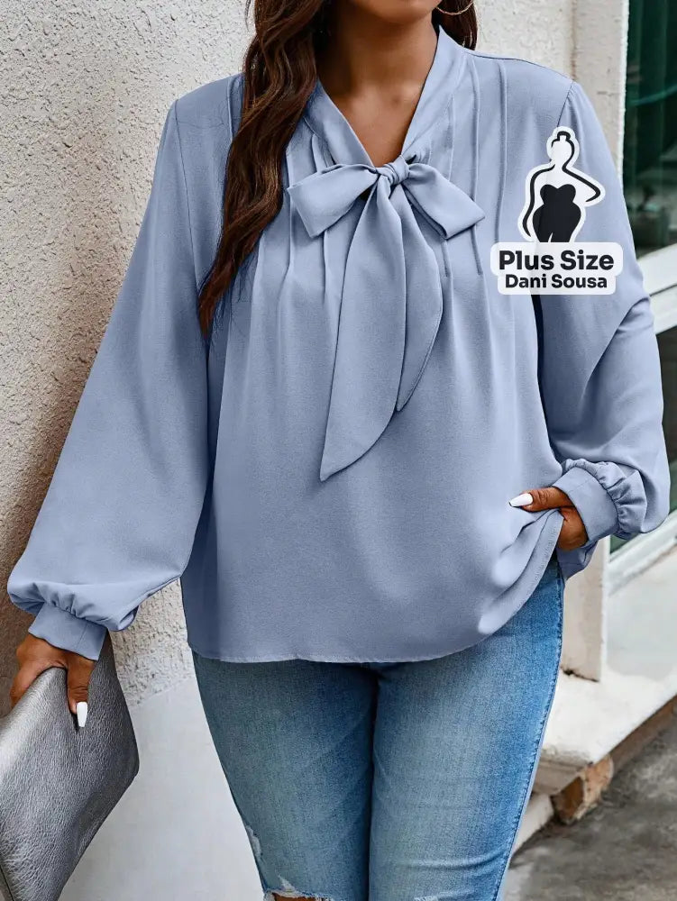 Blusa Com Laço e Manga Longa Elegante Plus Size Blusa Com Laço e Manga Longa Elegante Plus Size