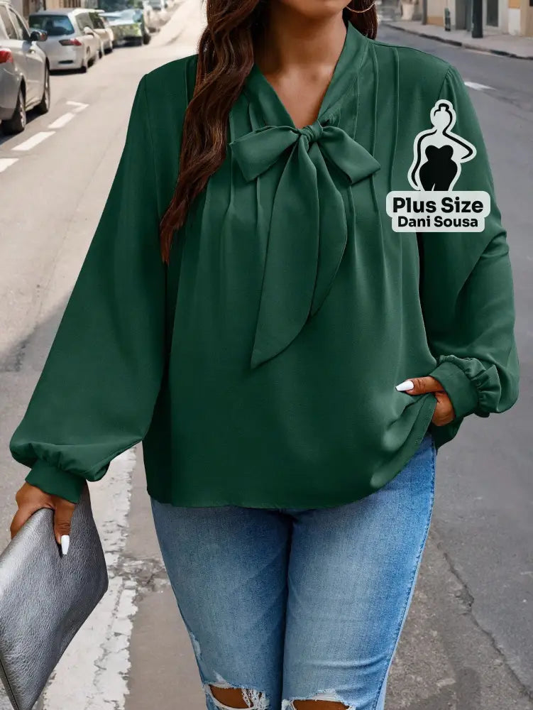 Blusa Com Laço e Manga Longa Elegante Plus Size Blusa Com Laço e Manga Longa Elegante Plus Size