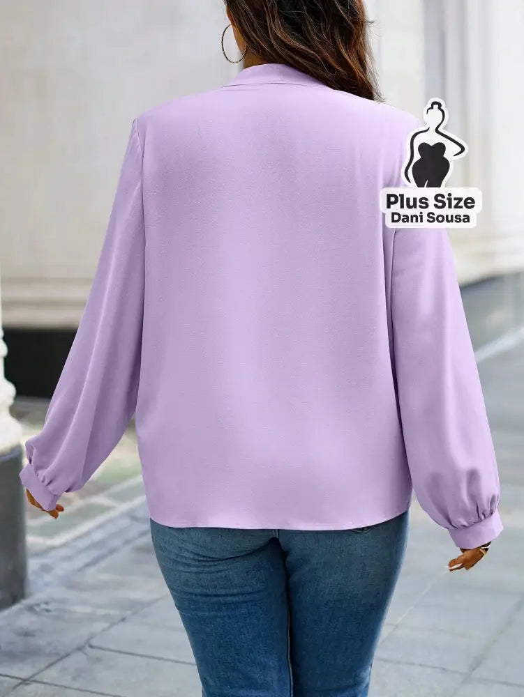 Blusa Com Laço e Manga Longa Elegante Plus Size Blusa Com Laço e Manga Longa Elegante Plus Size
