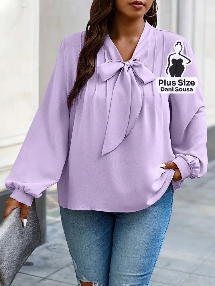 Blusa Com Laço e Manga Longa Elegante Plus Size Blusa Com Laço e Manga Longa Elegante Plus Size