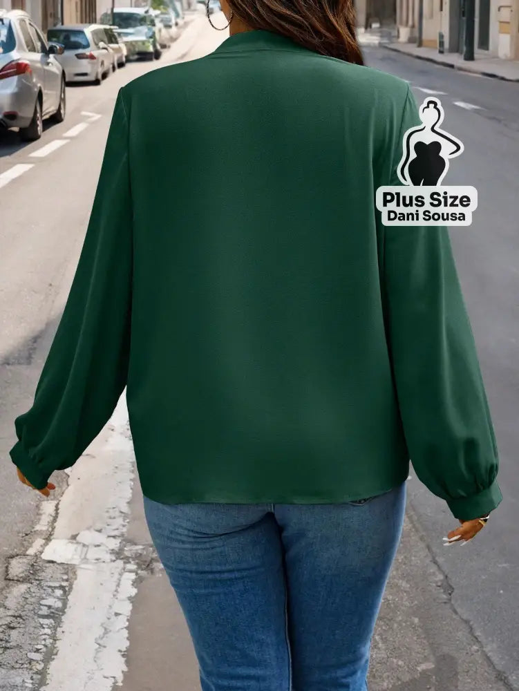 Blusa Com Laço e Manga Longa Elegante Plus Size Blusa Com Laço e Manga Longa Elegante Plus Size