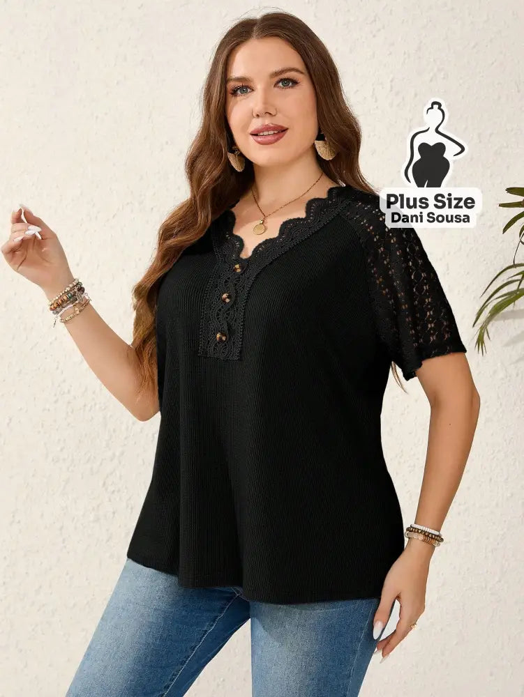 Blusa Com Renda E Detalhes Vazados Plus Size Blusa Com Renda E Detalhes Vazados Plus Size