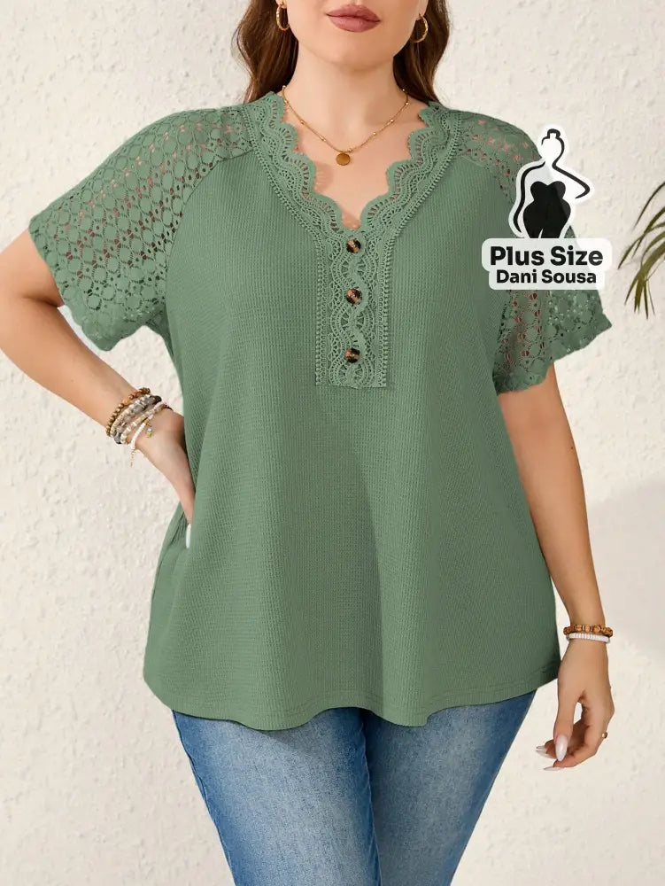 Blusa Com Renda E Detalhes Vazados Plus Size Blusa Com Renda E Detalhes Vazados Plus Size