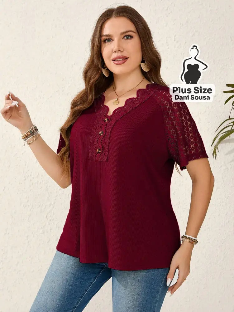 Blusa Com Renda E Detalhes Vazados Plus Size Blusa Com Renda E Detalhes Vazados Plus Size