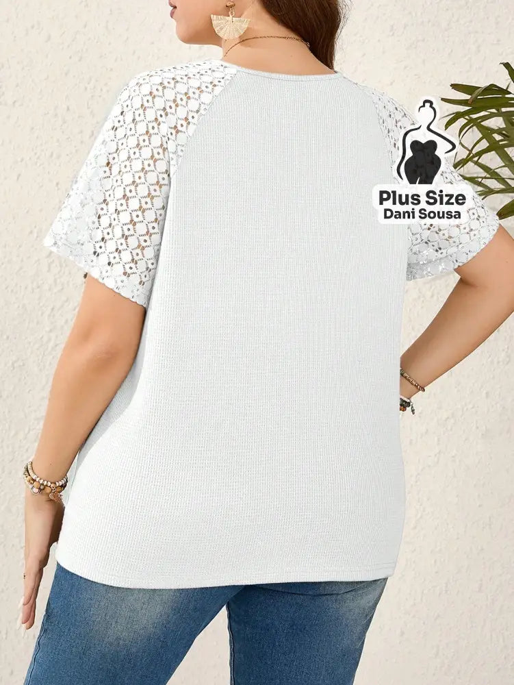 Blusa Com Renda E Detalhes Vazados Plus Size Blusa Com Renda E Detalhes Vazados Plus Size