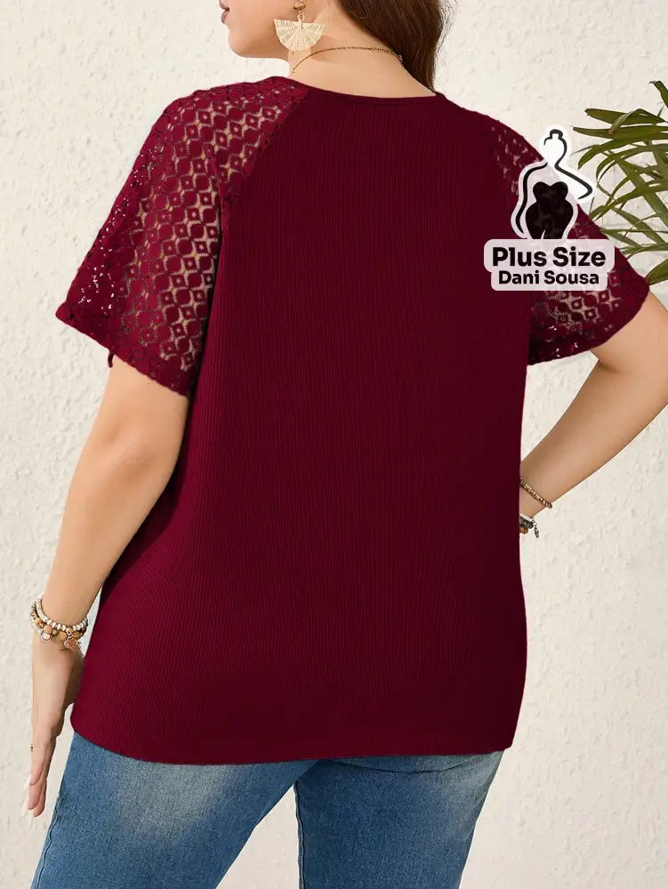 Blusa Com Renda E Detalhes Vazados Plus Size Blusa Com Renda E Detalhes Vazados Plus Size