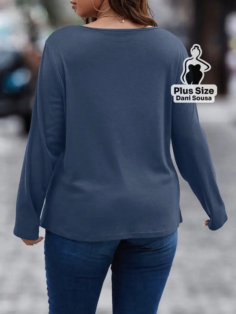 Blusa Com Zíper Frontal e Bolsos Decorativos Plus Size Blusa Com Zíper Frontal e Bolsos Decorativos Plus Size