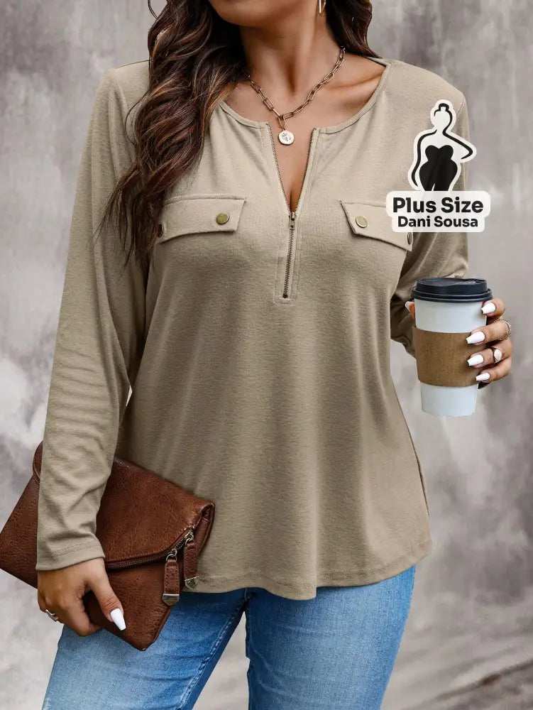 Blusa Com Zíper Frontal e Bolsos Decorativos Plus Size Blusa Com Zíper Frontal e Bolsos Decorativos Plus Size