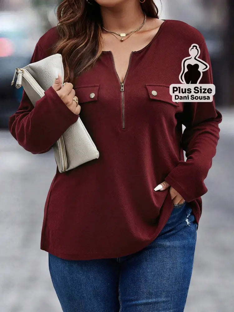 Blusa Com Zíper Frontal e Bolsos Decorativos Plus Size Vinho / G Blusa Com Zíper Frontal e Bolsos Decorativos Plus Size