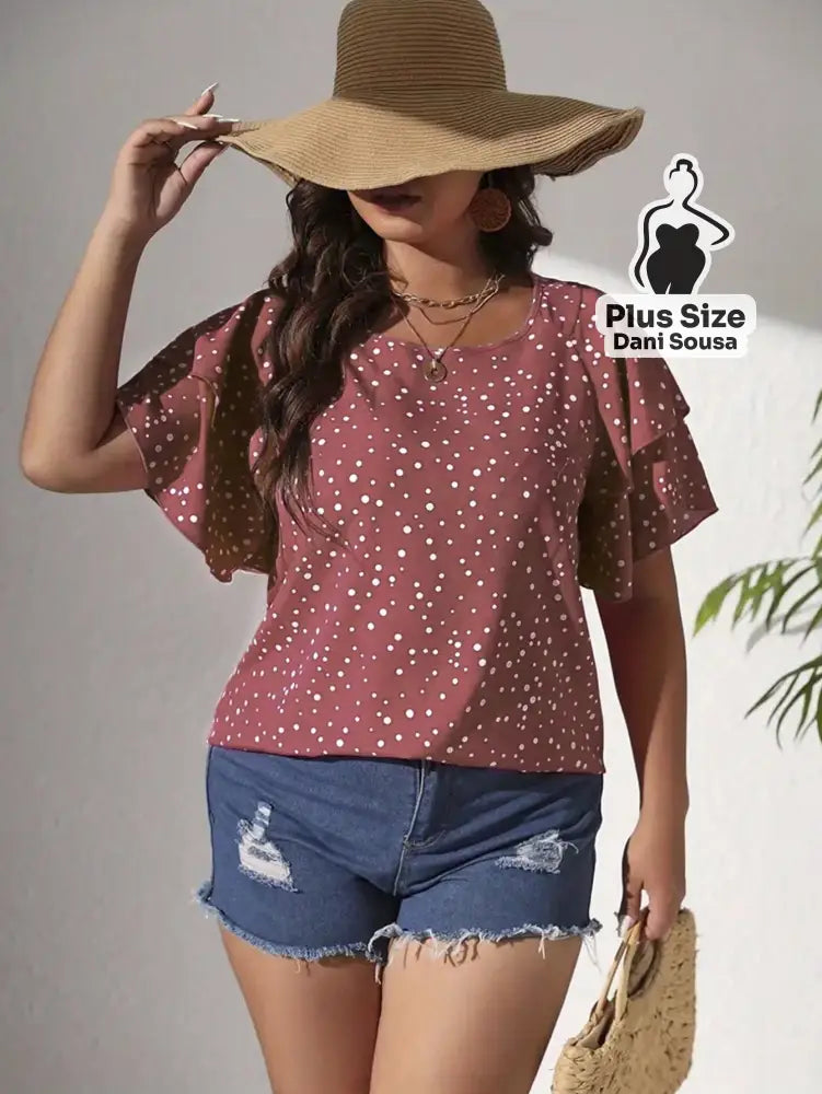 Blusa de Babados Com Estampa de Poás Plus Size Conjunto Cropped e Shorts Estampado com Detalhes de Renda Plus Size