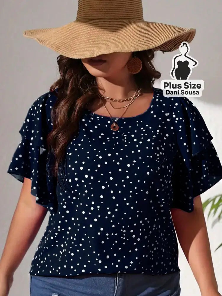 Blusa de Babados Com Estampa de Poás Plus Size Conjunto Cropped e Shorts Estampado com Detalhes de Renda Plus Size