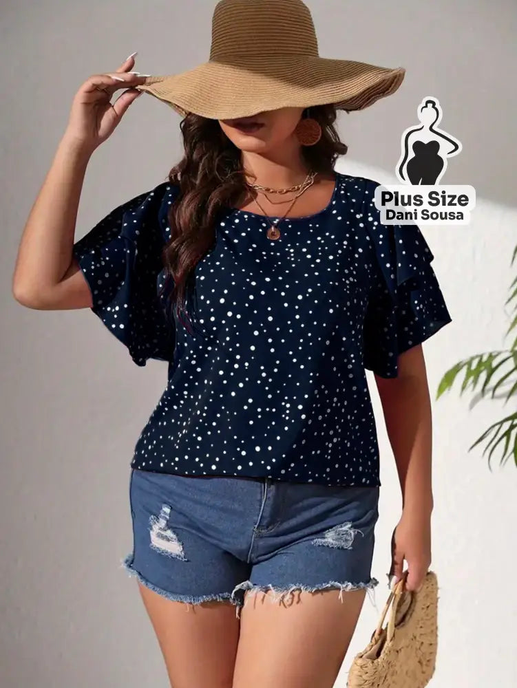 Blusa de Babados Com Estampa de Poás Plus Size Conjunto Cropped e Shorts Estampado com Detalhes de Renda Plus Size