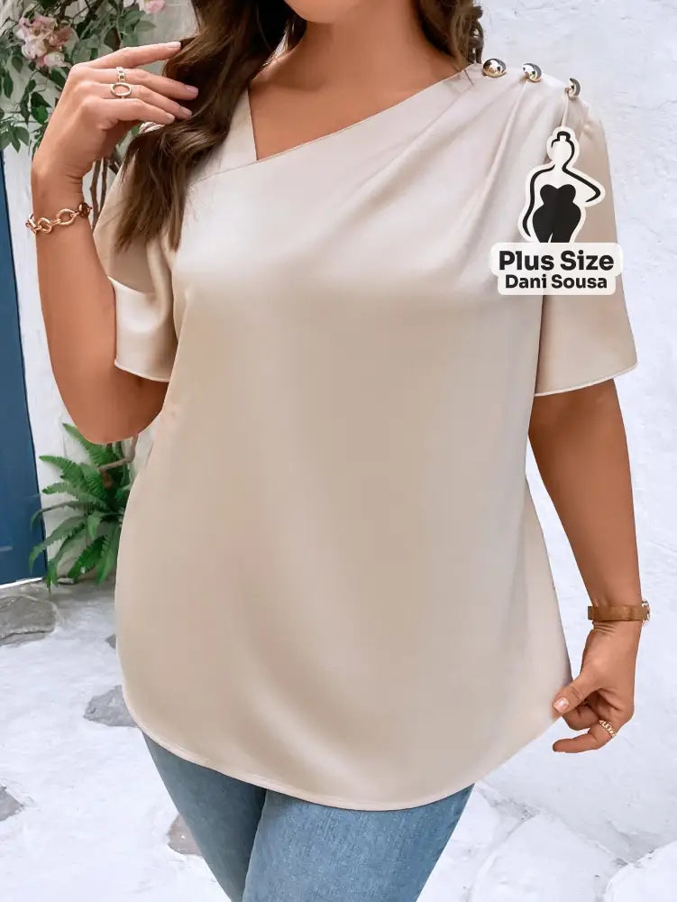 Blusa de Um Ombro Só Com Detalhes de Botões Plus Size Blusa de Um Ombro Só Com Detalhes de Botões Plus Size