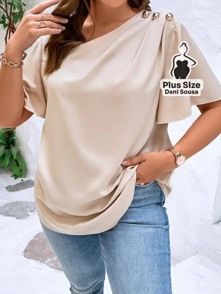 Blusa de Um Ombro Só Com Detalhes de Botões Plus Size Blusa de Um Ombro Só Com Detalhes de Botões Plus Size