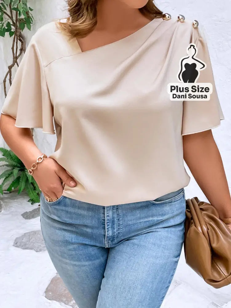 Blusa de Um Ombro Só Com Detalhes de Botões Plus Size Blusa de Um Ombro Só Com Detalhes de Botões Plus Size