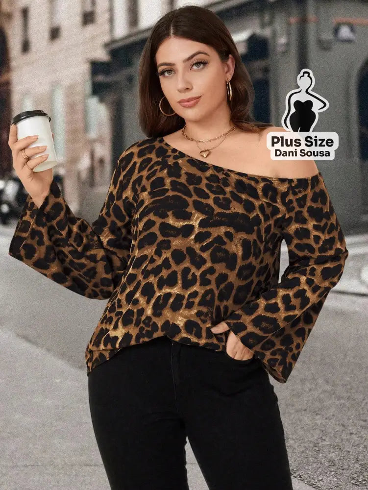 Blusa de Um Ombro Só Com Estampa Animal Print Plus Size Blusa de Um Ombro Só Com Estampa Animal Print Plus Size