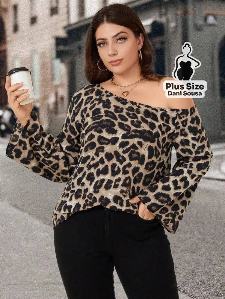 Blusa de Um Ombro Só Com Estampa Animal Print Plus Size Blusa de Um Ombro Só Com Estampa Animal Print Plus Size