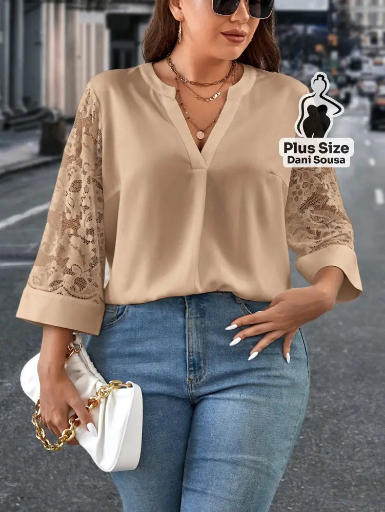Blusa Elegante Com Detalhe De Renda Nas Mangas E Decote V Plus Size Conjunto Cropped e Shorts Estampado com Detalhes de